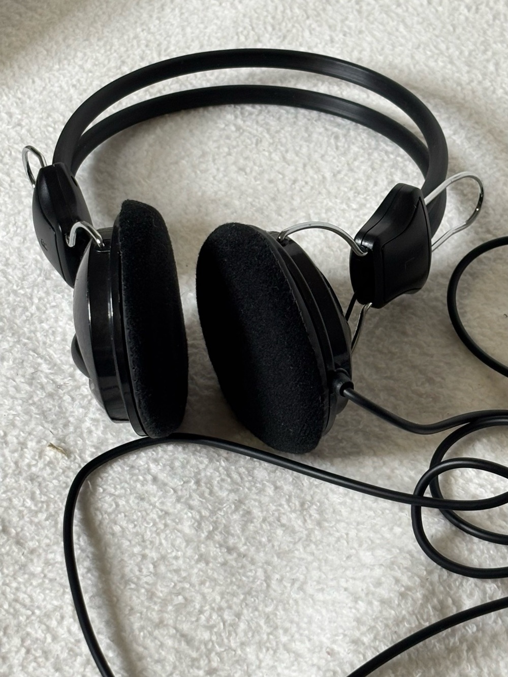 Vintage Wired On Ear Stereo Headphone 3.5mm Audio Jack Adjustable Headband Black